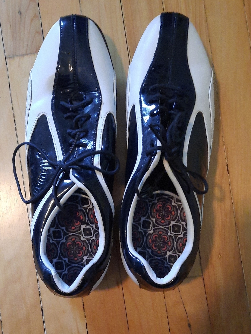 Callaway Black and White Lace-Up Golfing Shoes